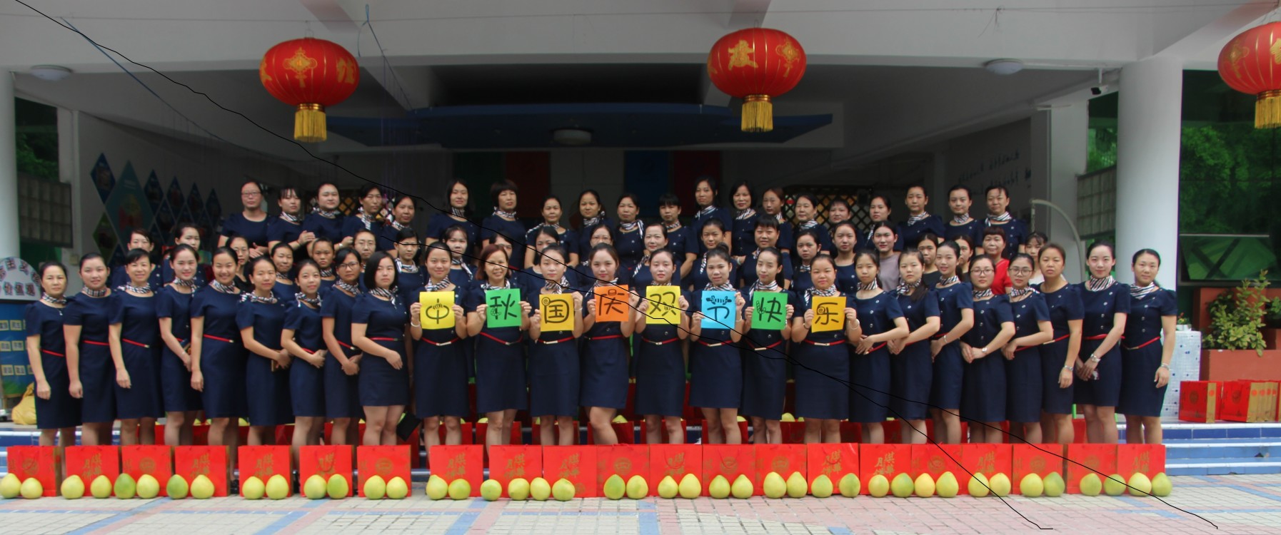 “佳”人團(tuán)聚，迎中秋慶國慶                     --遠(yuǎn)恒佳花園幼兒園中秋國慶活動(dòng)報(bào)道
